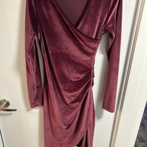 Aritzia/Wilfred Free Velvet Dress - Picture 1 of 3